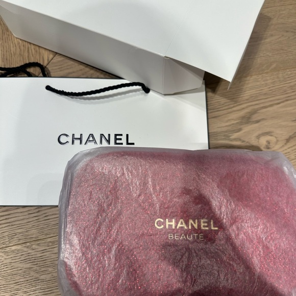 CHANEL NWT tweed cosmetic bag. - Picture 2 of 9